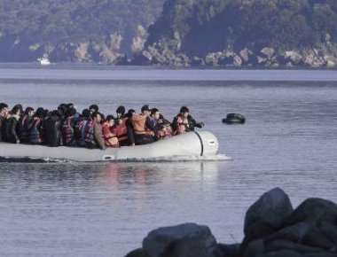 Τουλάχιστον 10.000 εγκλωβισμένοι πρόσφυγες στα νησιά του βορείου Αιγαίου